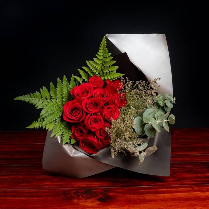 12 Rosas Rojas en Ramo - Imagen 1