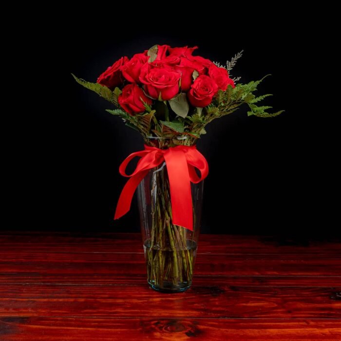 24 Rosas rojas en jarrón - Imagen 1