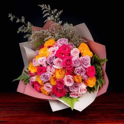 50 Rosas Multicolor en Ramo