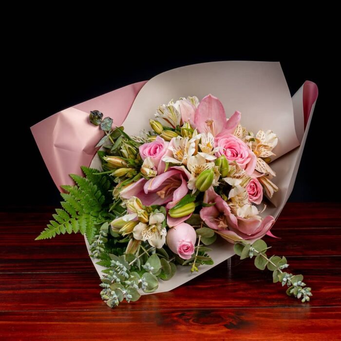 Lilies,--Rosas-y-Astromelias-en-Ramo Lilies, rosas y astromelias en ramo - Imagen 1